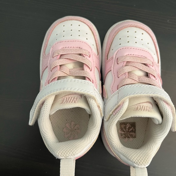 Toddler Girls Nike Court Athletic No-tie Lace Sneakers in in Pink and White - Picture 6 of 8